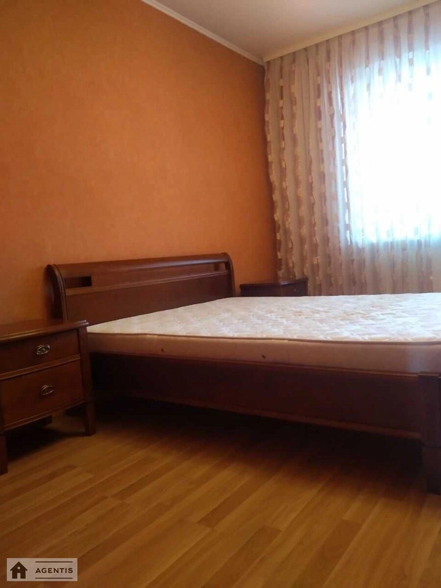 Apartment for rent 3 rooms, 70 m², 8th fl./9 floors. 7, Geroyiv Dnipra 7, Kyiv. 