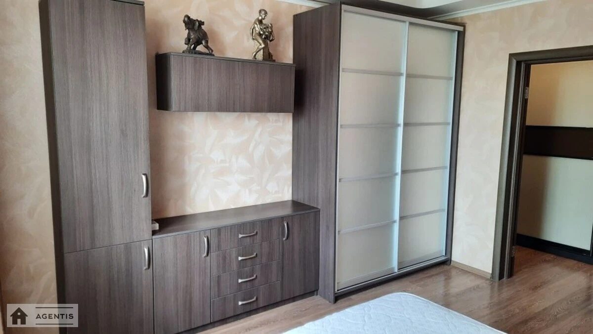 Сдам квартиру 2 комнаты, 64 m², 6 эт./16 этажей. 6, Бориспольская 6, Киев. 