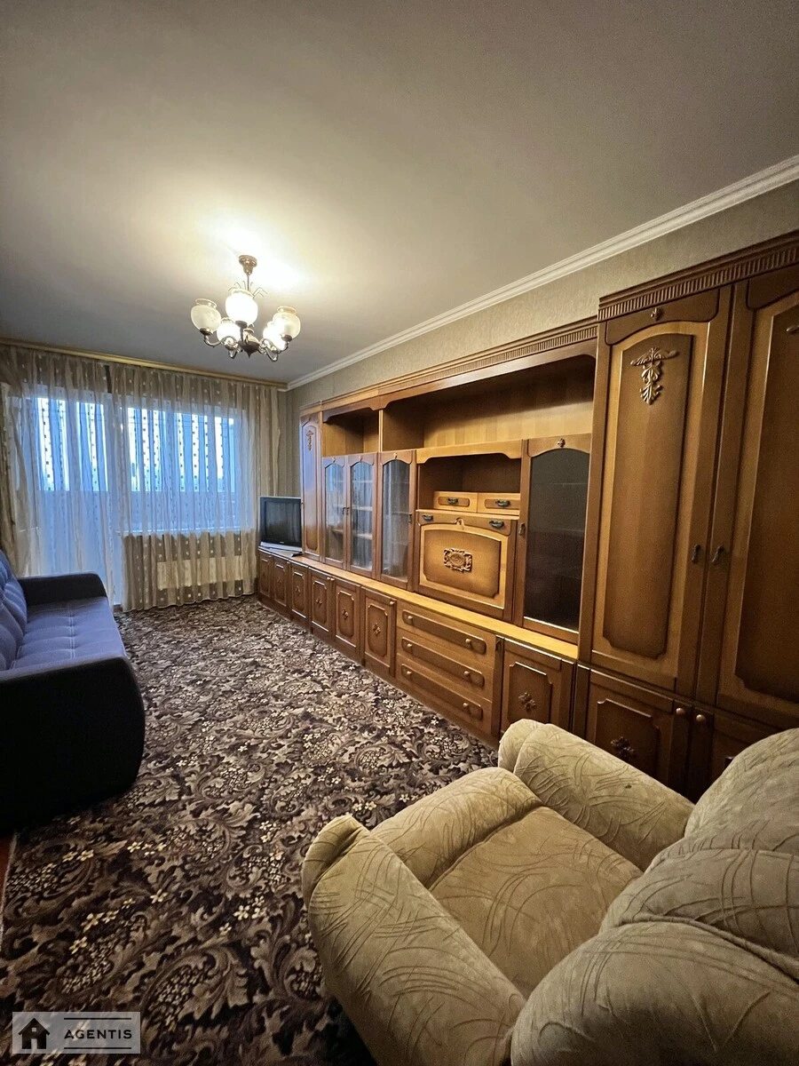 Apartment for rent 3 rooms, 72 m², 18th fl./18 floors. Revutckogo, Kyiv. 