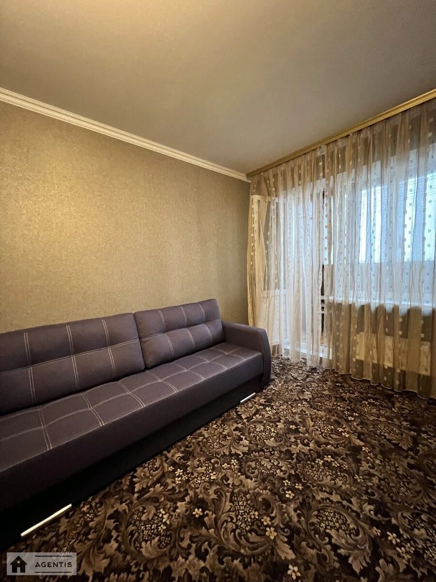 Apartment for rent 3 rooms, 72 m², 18th fl./18 floors. Revutckogo, Kyiv. 