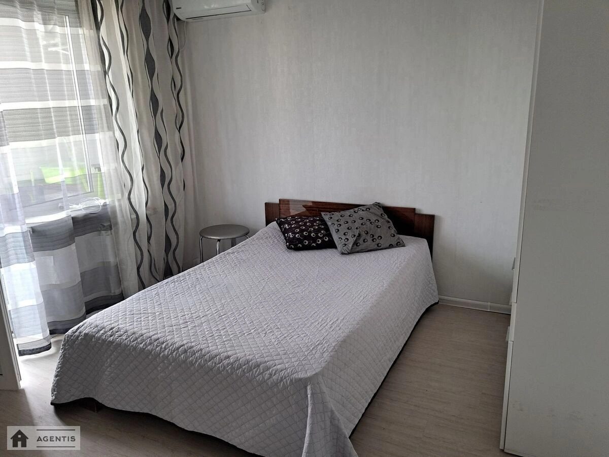 Apartment for rent 1 room, 22 m², 8th fl./9 floors. 4, Yordanska vul. Layosha Havro, Kyiv. 