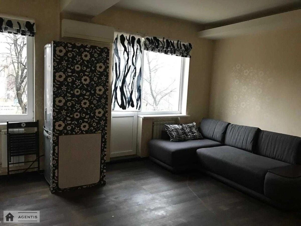 Apartment for rent 2 rooms, 42 m², 2nd fl./5 floors. 18, Serhiya Berehovoho , Kyiv. 