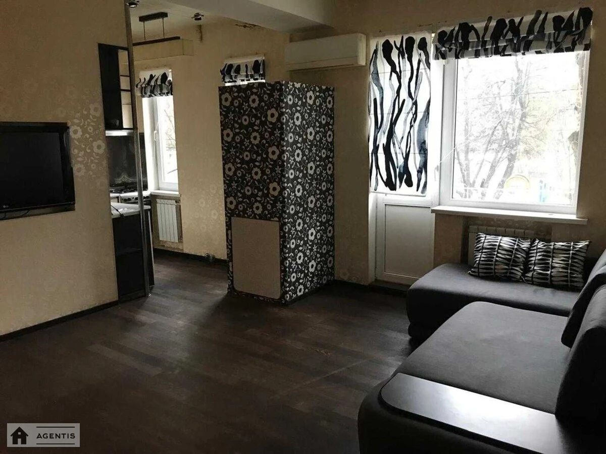 Apartment for rent 2 rooms, 42 m², 2nd fl./5 floors. 18, Serhiya Berehovoho , Kyiv. 