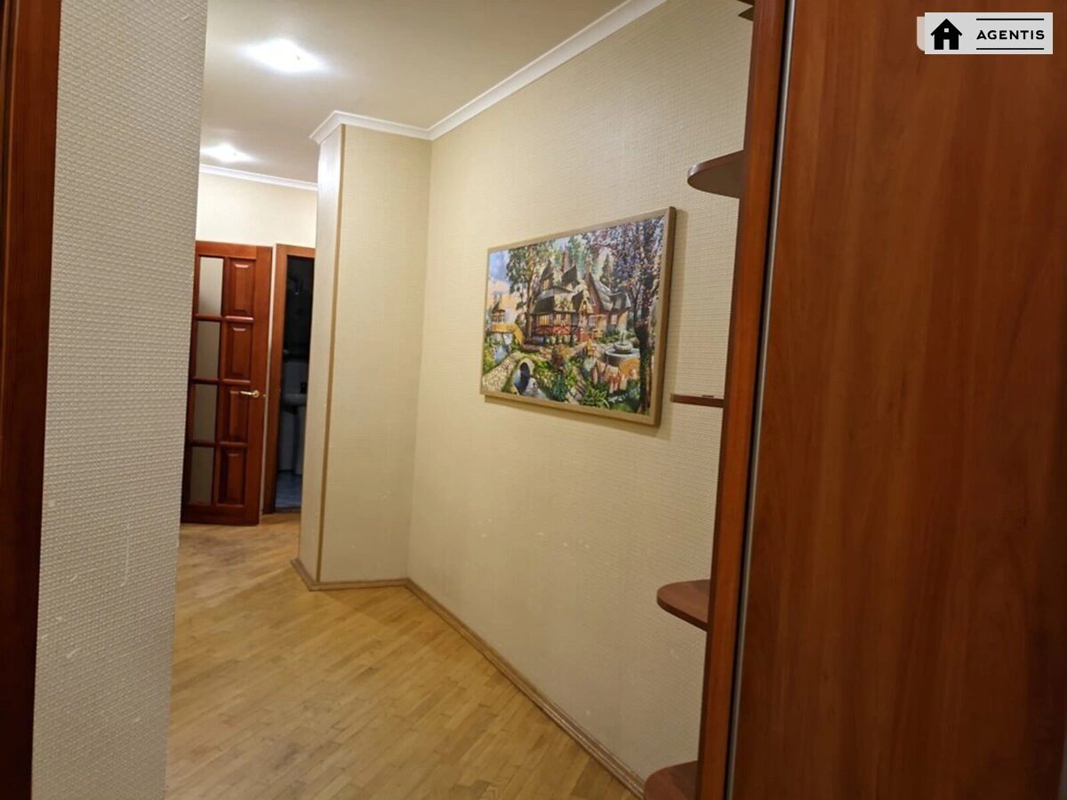 Сдам квартиру 3 комнаты, 96 m², 13 эт./16 этажей. 39, Миропольская 39, Киев. 