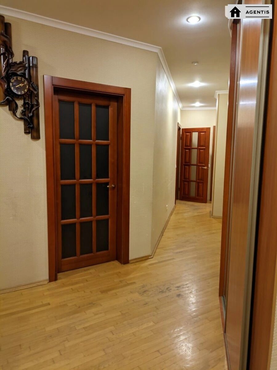 Сдам квартиру 3 комнаты, 96 m², 13 эт./16 этажей. 39, Миропольская 39, Киев. 