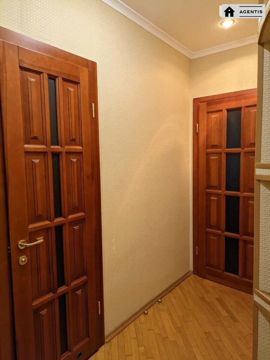 Сдам квартиру 3 комнаты, 96 m², 13 эт./16 этажей. 39, Миропольская 39, Киев. 