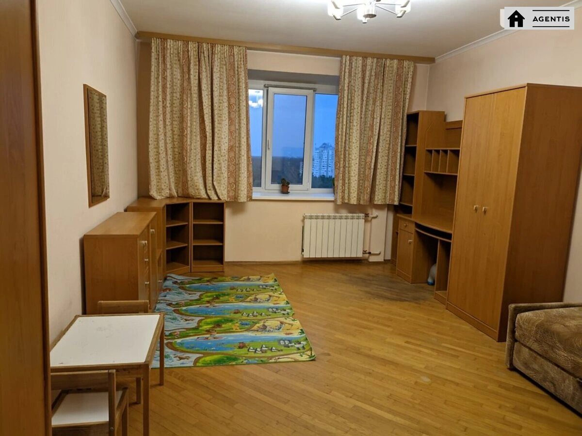 Сдам квартиру 3 комнаты, 96 m², 13 эт./16 этажей. 39, Миропольская 39, Киев. 