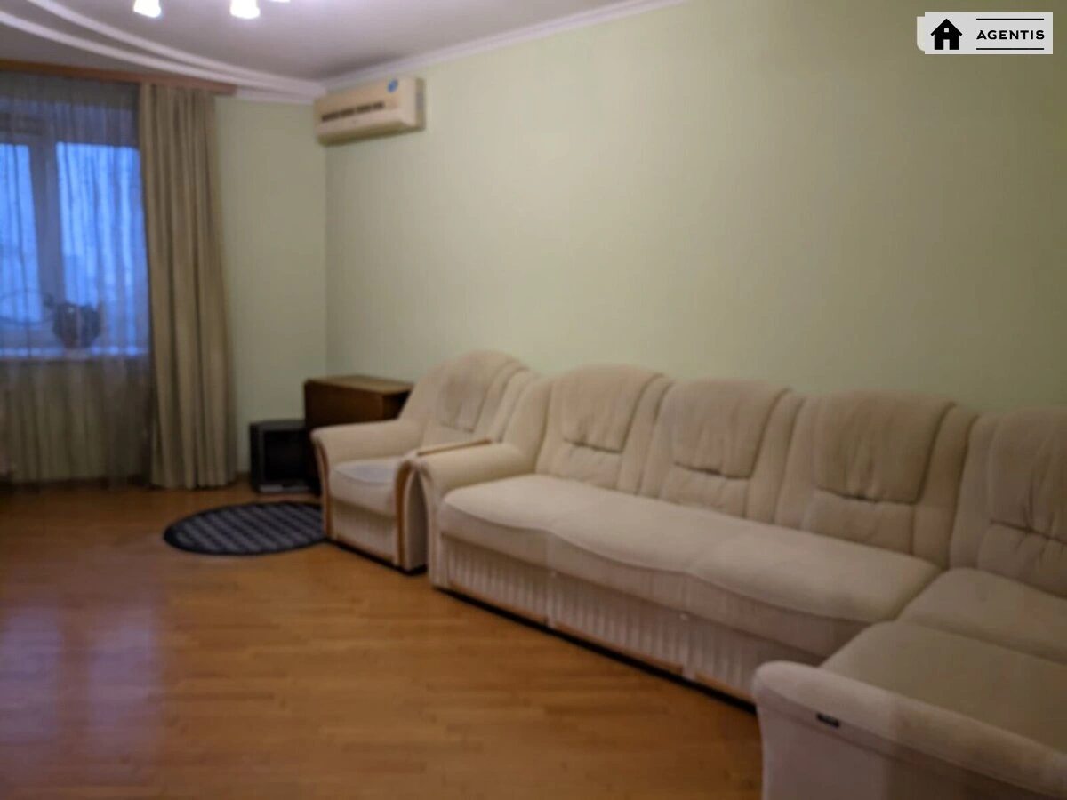 Сдам квартиру 3 комнаты, 96 m², 13 эт./16 этажей. 39, Миропольская 39, Киев. 