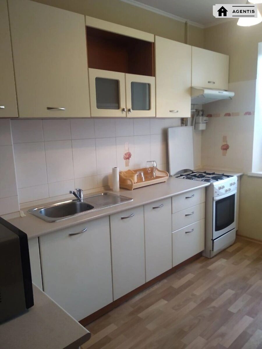 Apartment for rent 3 rooms, 70 m², 8th fl./9 floors. 7, Geroyiv Dnipra 7, Kyiv. 