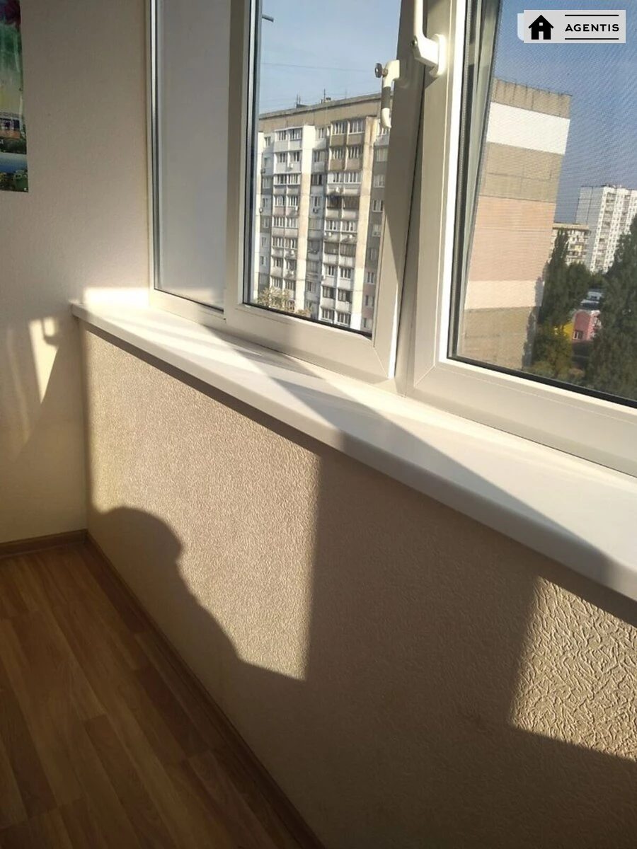 Apartment for rent 3 rooms, 70 m², 8th fl./9 floors. 7, Geroyiv Dnipra 7, Kyiv. 