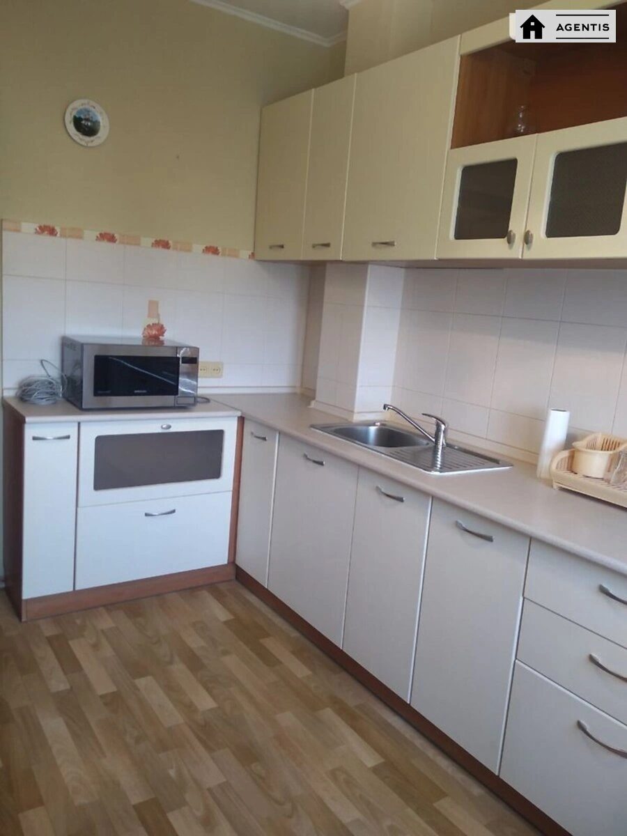 Apartment for rent 3 rooms, 70 m², 8th fl./9 floors. 7, Geroyiv Dnipra 7, Kyiv. 