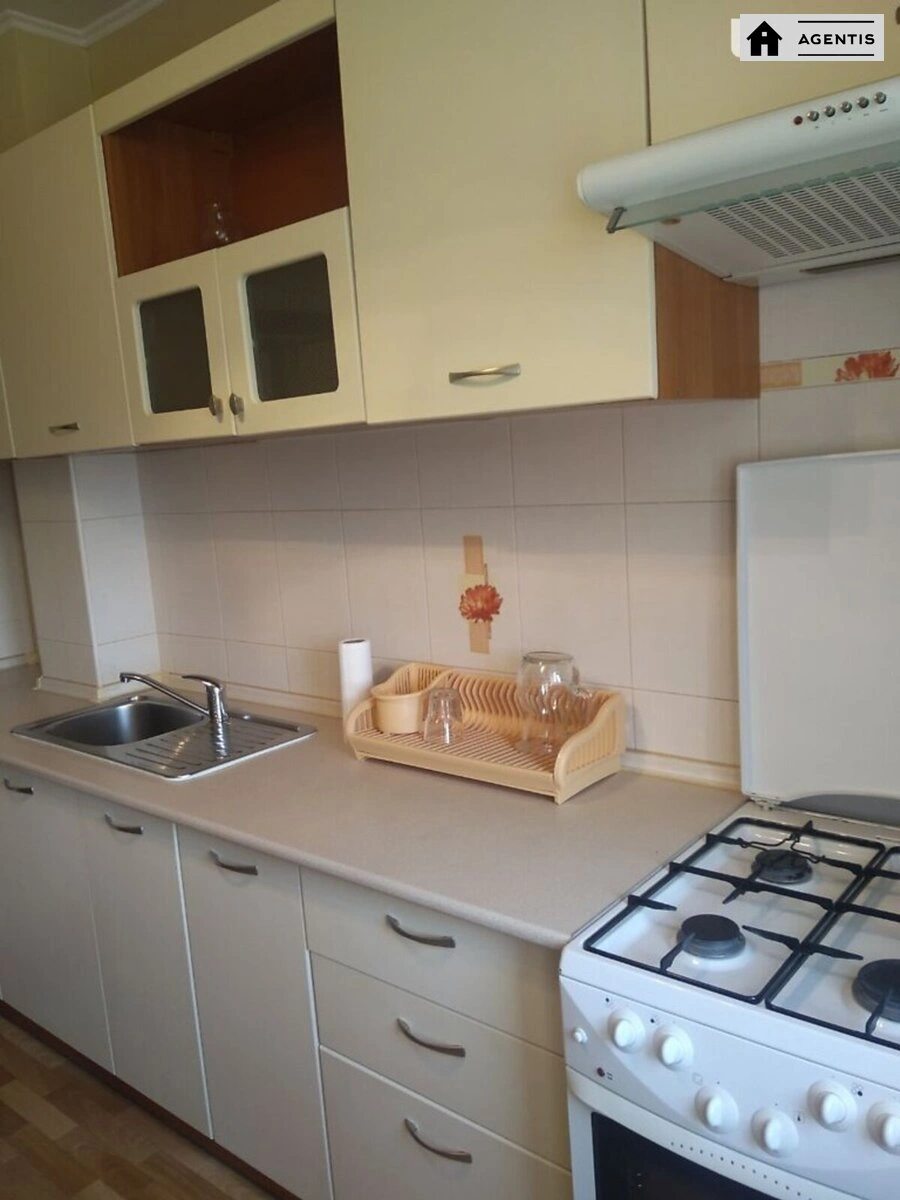 Apartment for rent 3 rooms, 70 m², 8th fl./9 floors. 7, Geroyiv Dnipra 7, Kyiv. 