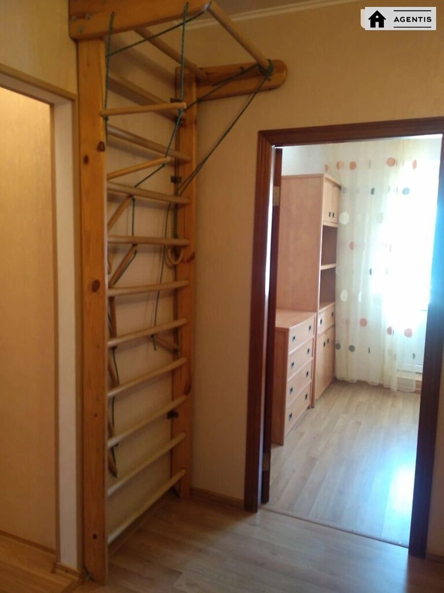 Apartment for rent 3 rooms, 70 m², 8th fl./9 floors. 7, Geroyiv Dnipra 7, Kyiv. 