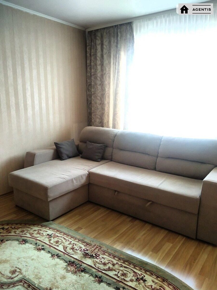 Сдам квартиру 3 комнаты, 70 m², 8 эт./9 этажей. 7, Героев Днепра 7, Киев. 