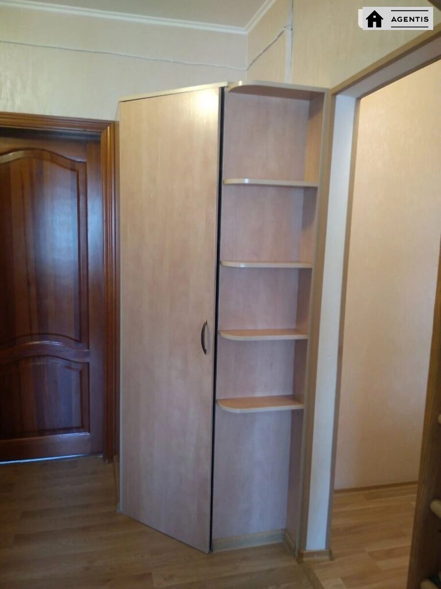 Apartment for rent 3 rooms, 70 m², 8th fl./9 floors. 7, Geroyiv Dnipra 7, Kyiv. 