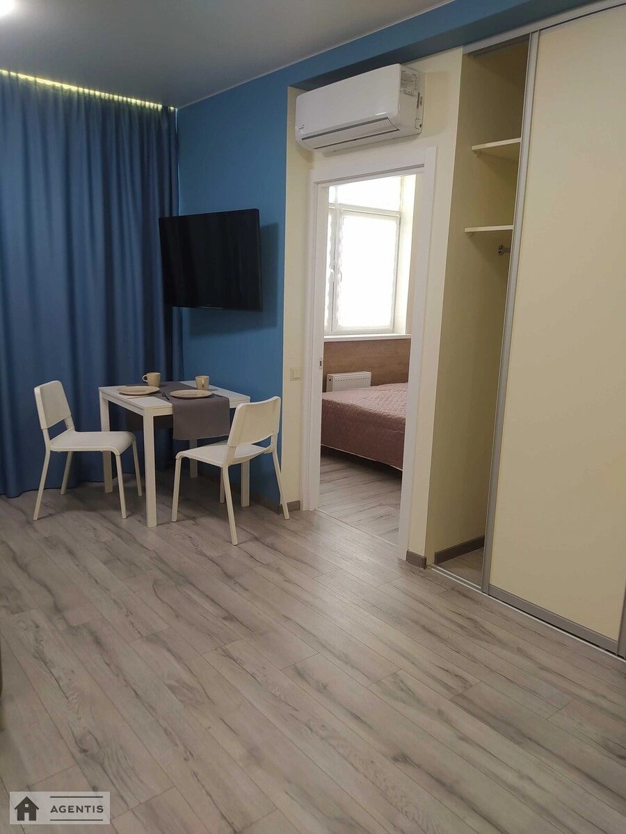 Сдам квартиру 1 комната, 32 m², 16 эт./17 этажей. 28, Вацлава Гавела бульв. (Івана Лепсе), Киев. 