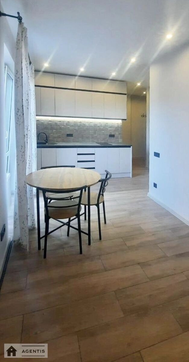 Apartment for rent 2 rooms, 38 m², 2nd fl./4 floors. Lisorubna 4, Kyiv. 