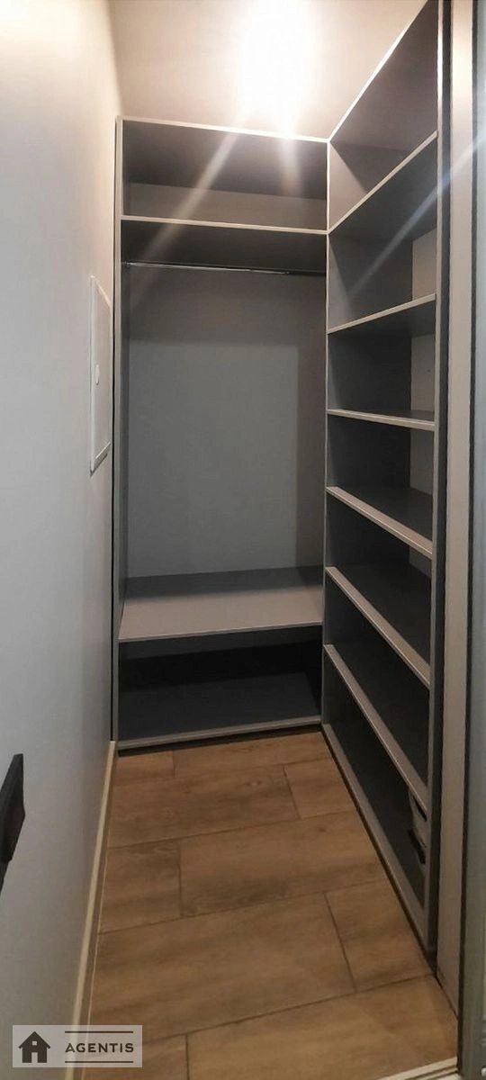 Apartment for rent 2 rooms, 38 m², 2nd fl./4 floors. Lisorubna 4, Kyiv. 