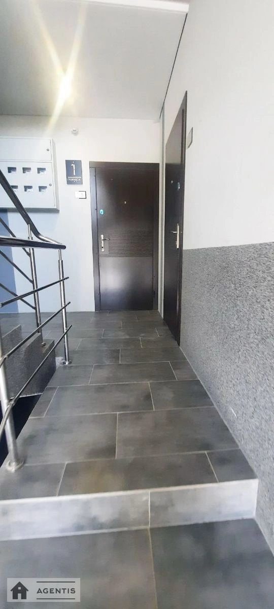 Apartment for rent 2 rooms, 38 m², 2nd fl./4 floors. Lisorubna 4, Kyiv. 