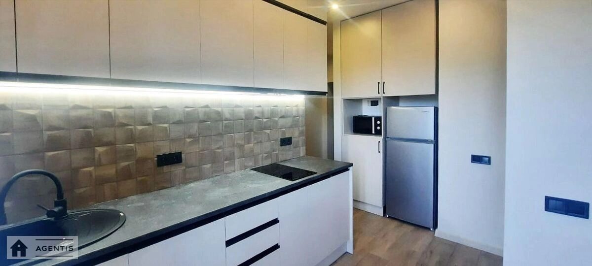 Сдам квартиру 2 комнаты, 38 m², 2 эт./4 этажа. Лесорубная 4, Киев. 