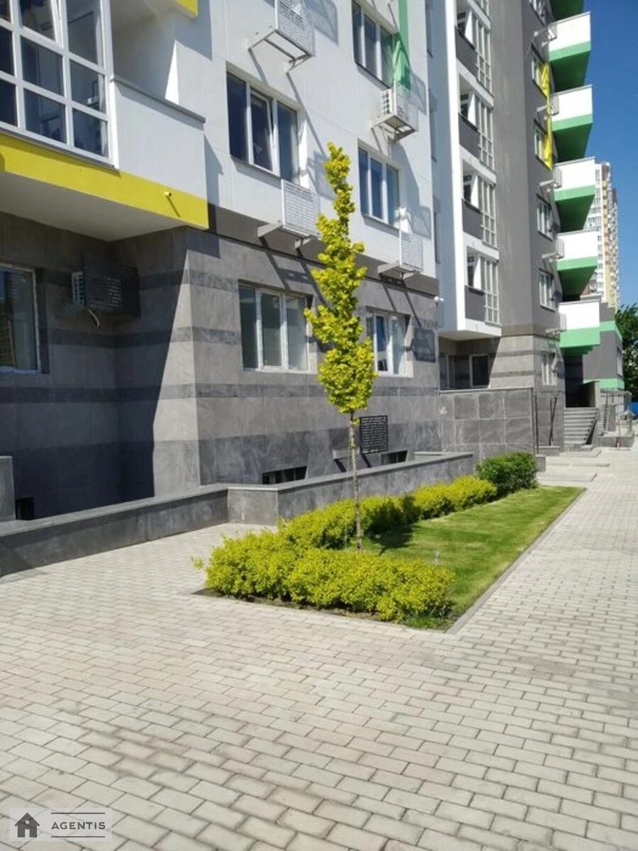 Сдам квартиру 2 комнаты, 57 m², 10 эт./21 этаж. 190, Харьковское 190, Киев. 