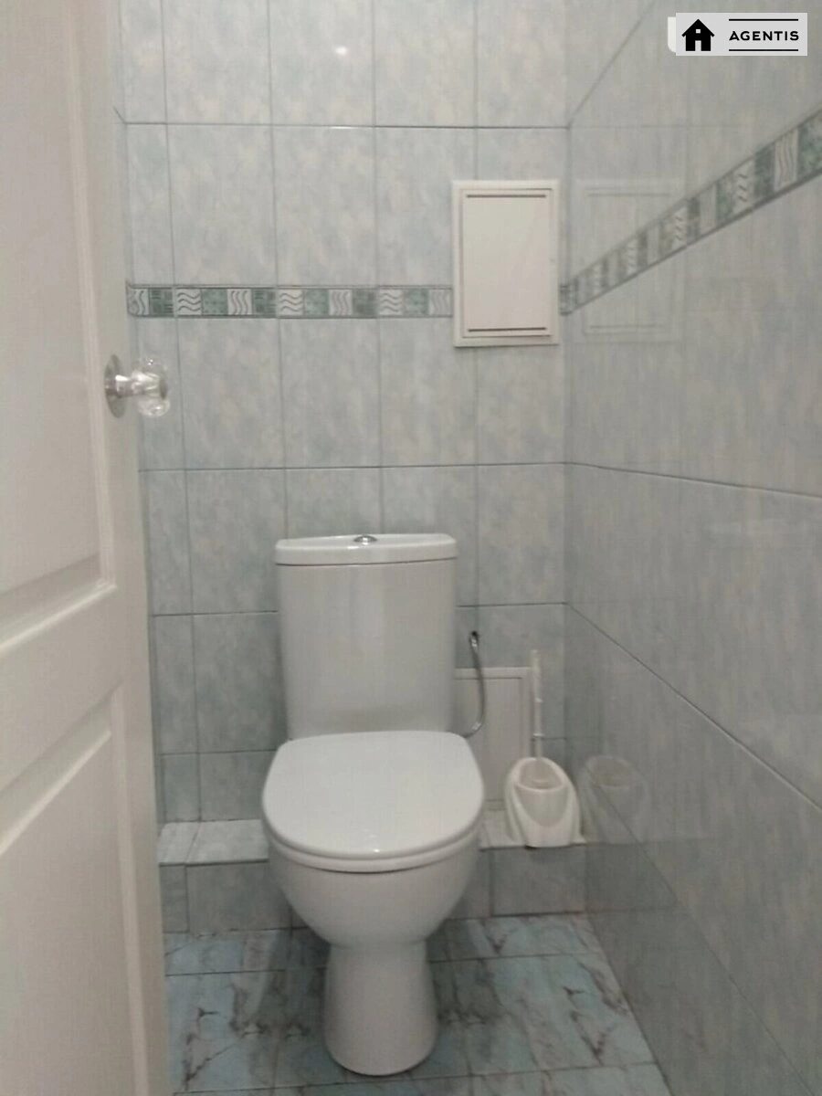 Здам квартиру 2 кімнати, 50 m², 3 пов./5 поверхів. 37, Джона Маккейна вул. (Івана Кудрі), Київ. 