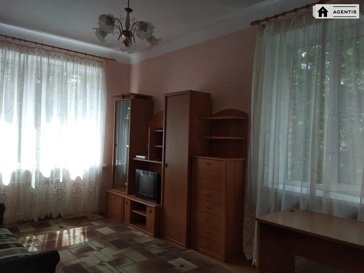 Сдам квартиру 2 комнаты, 50 m², 3 эт./5 этажей. 37, Джона Маккейна вул. (Івана Кудрі), Киев. 