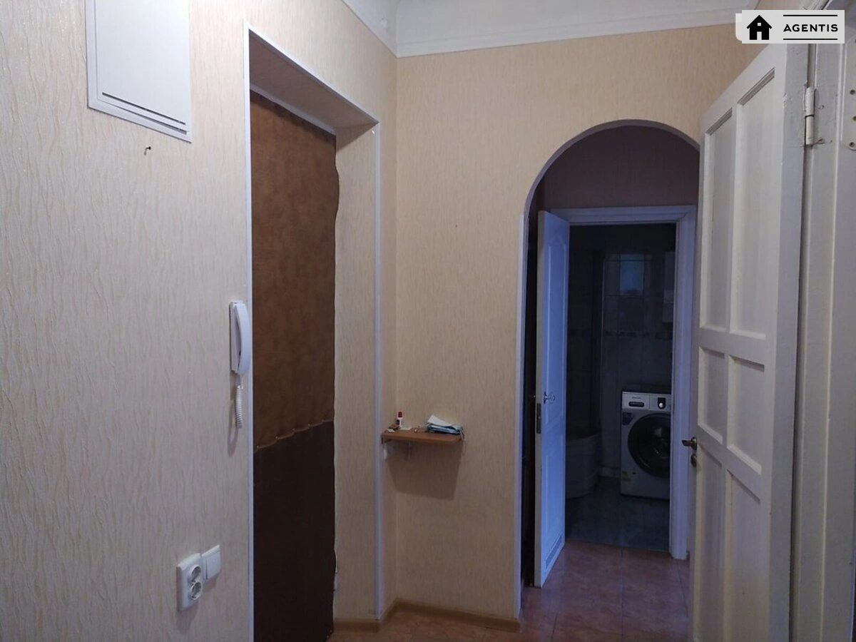 Здам квартиру 2 кімнати, 50 m², 3 пов./5 поверхів. 37, Джона Маккейна вул. (Івана Кудрі), Київ. 