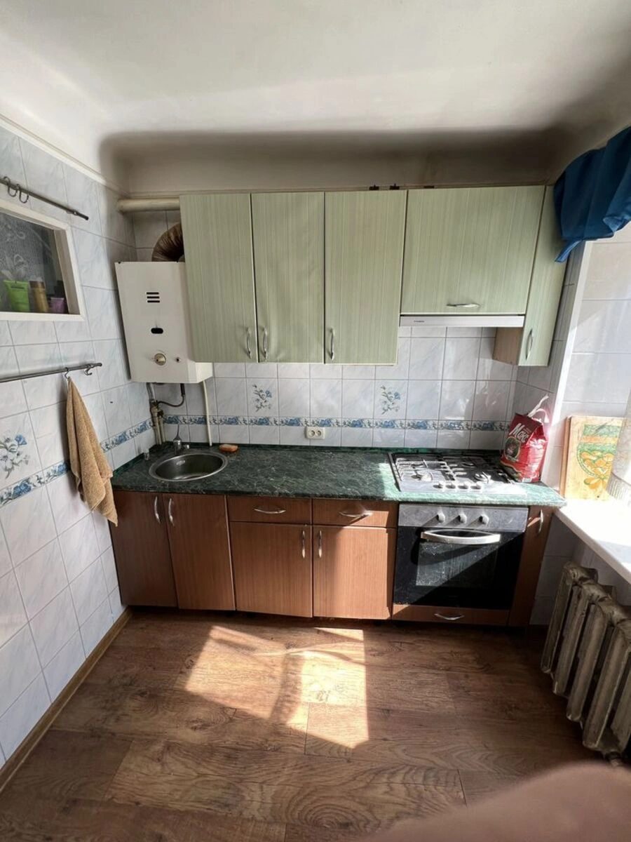 Продаж квартири 2 кімнати, 45 m², 5 пов./5 поверхів. Фортечний (кіровський), Кропивницький. 