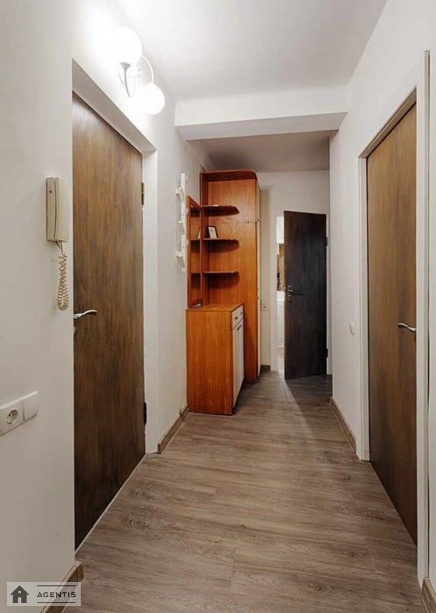 Сдам квартиру 2 комнаты, 57 m², 7 эт./9 этажей. Деснянский район, Киев. 