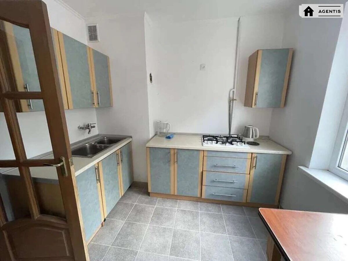 Здам квартиру 1 кімната, 35 m², 4 пов./4 поверхи. 30, Бориспільська 30, Київ. 