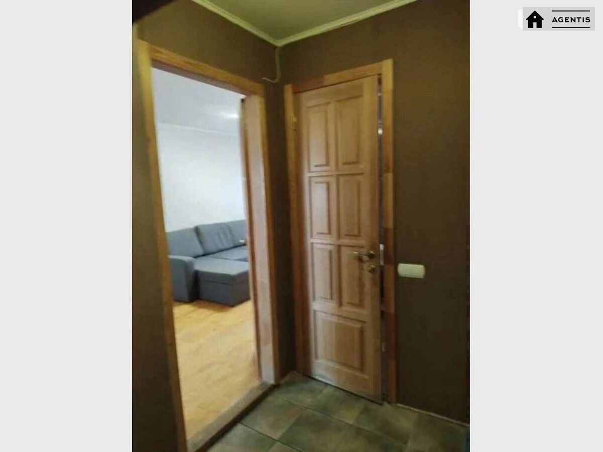 Apartment for rent 1 room, 32 m², 2nd fl./9 floors. 178, Kharkivske 178, Kyiv. 