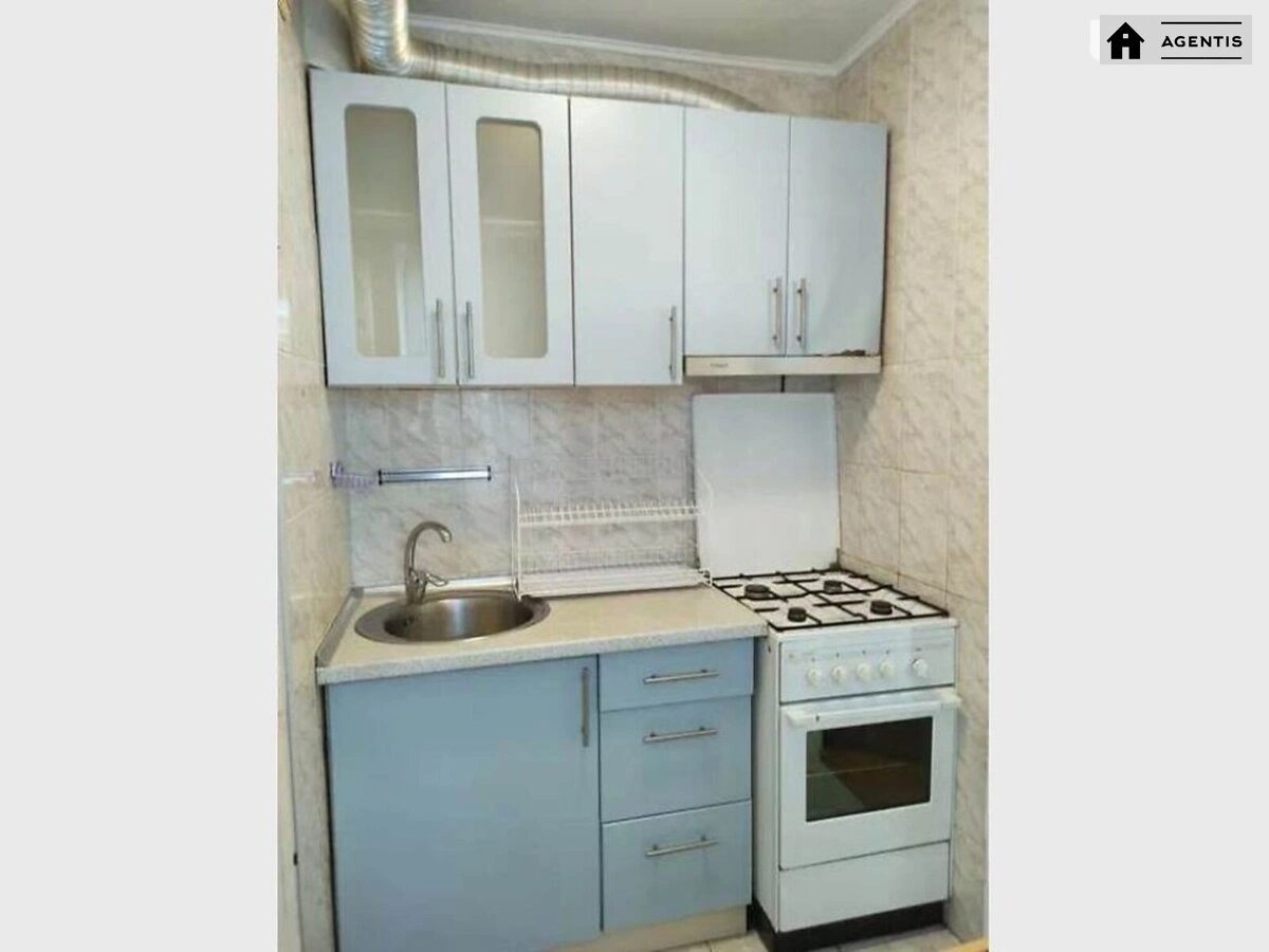 Здам квартиру 1 кімната, 32 m², 2 пов./9 поверхів. 178, Харківське 178, Київ. 