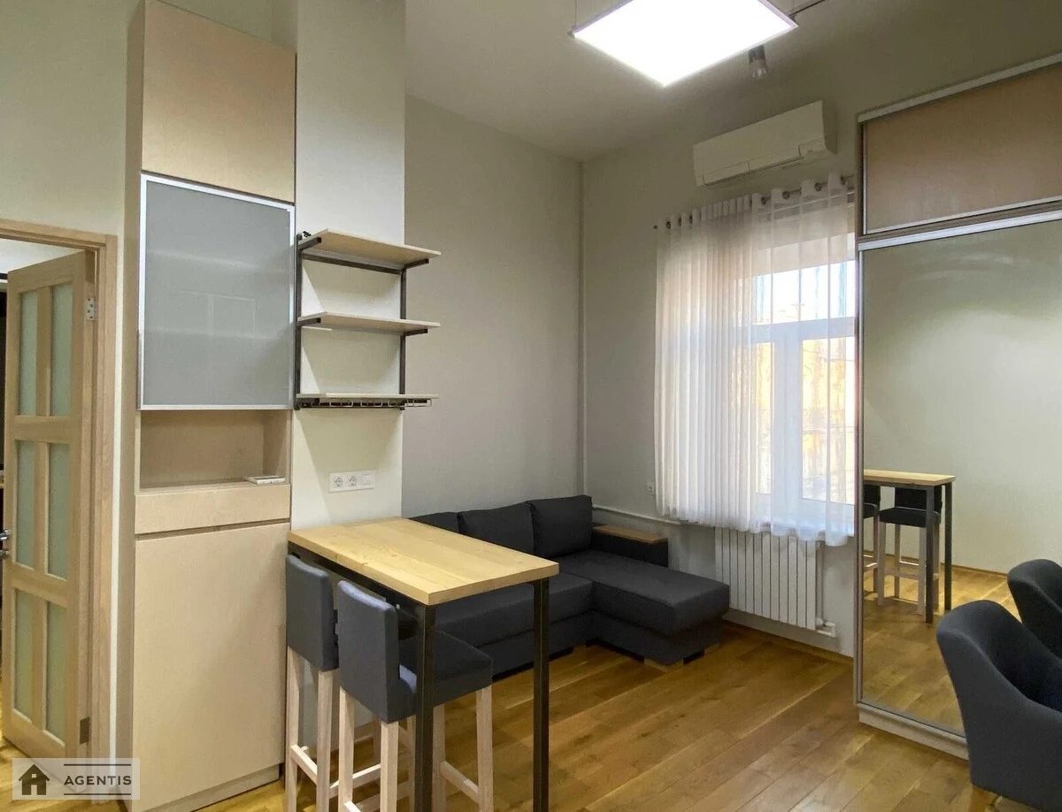 Сдам квартиру 2 комнаты, 60 m², 6 эт./7 этажей. 6, Заньковецкой 6, Киев. 