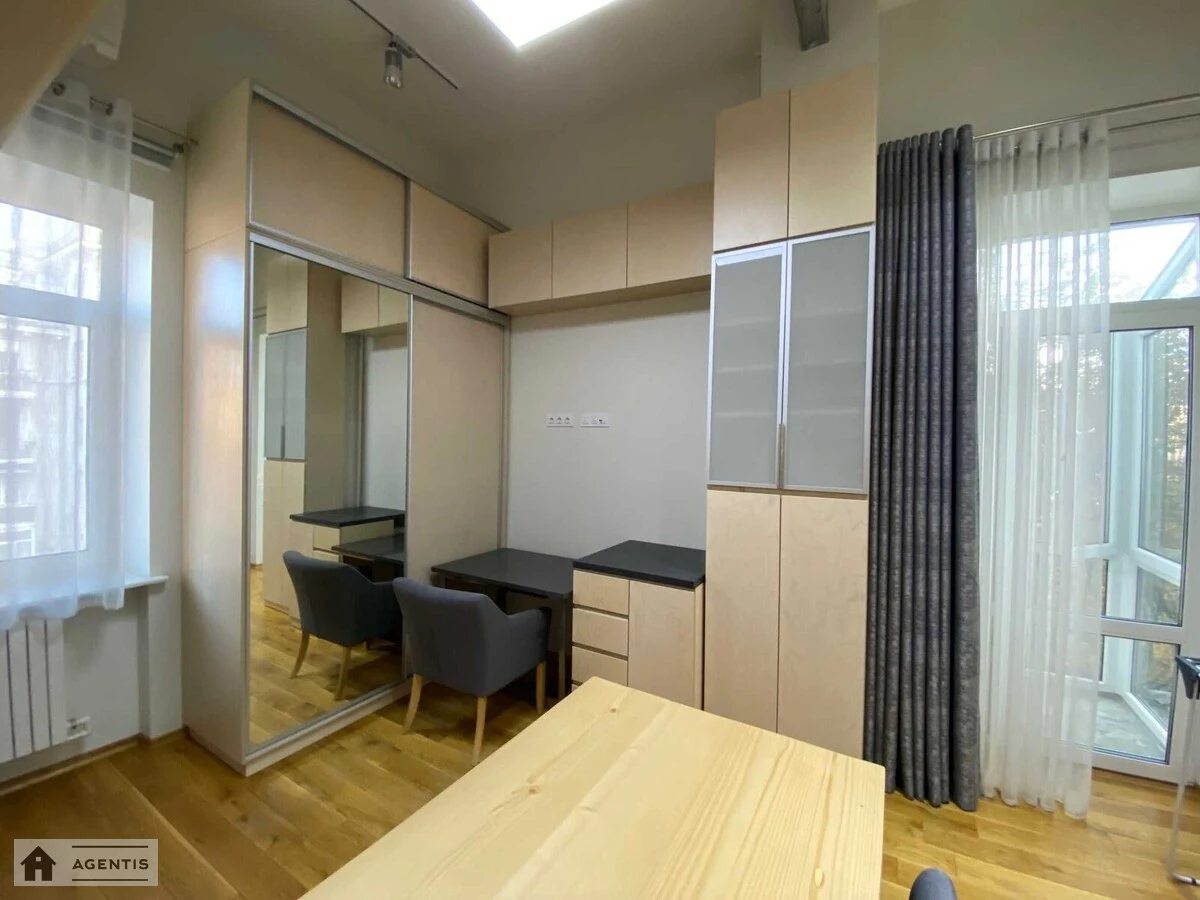 Сдам квартиру 2 комнаты, 60 m², 6 эт./7 этажей. 6, Заньковецкой 6, Киев. 