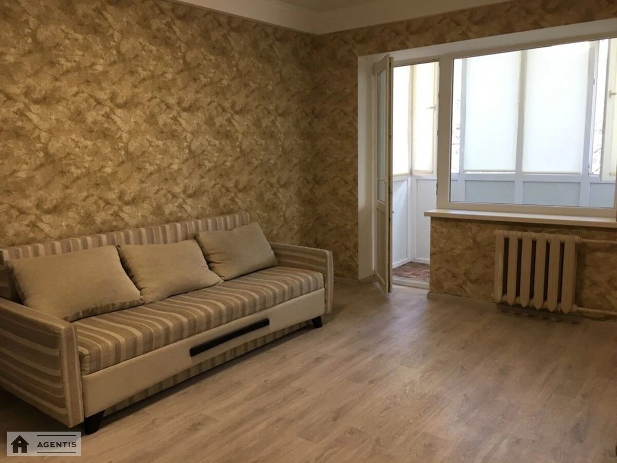 Apartment for rent 2 rooms, 45 m², 2nd fl./5 floors. 16, Voskresenskyy prosp. Perova, Kyiv. 