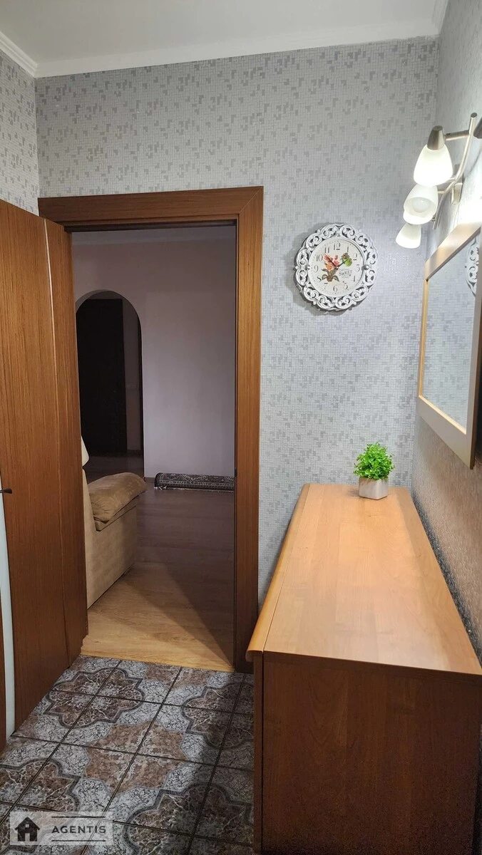 Сдам квартиру 3 комнаты, 80 m², 5 эт./16 этажей. 36, Петра Григоренка просп., Киев. 