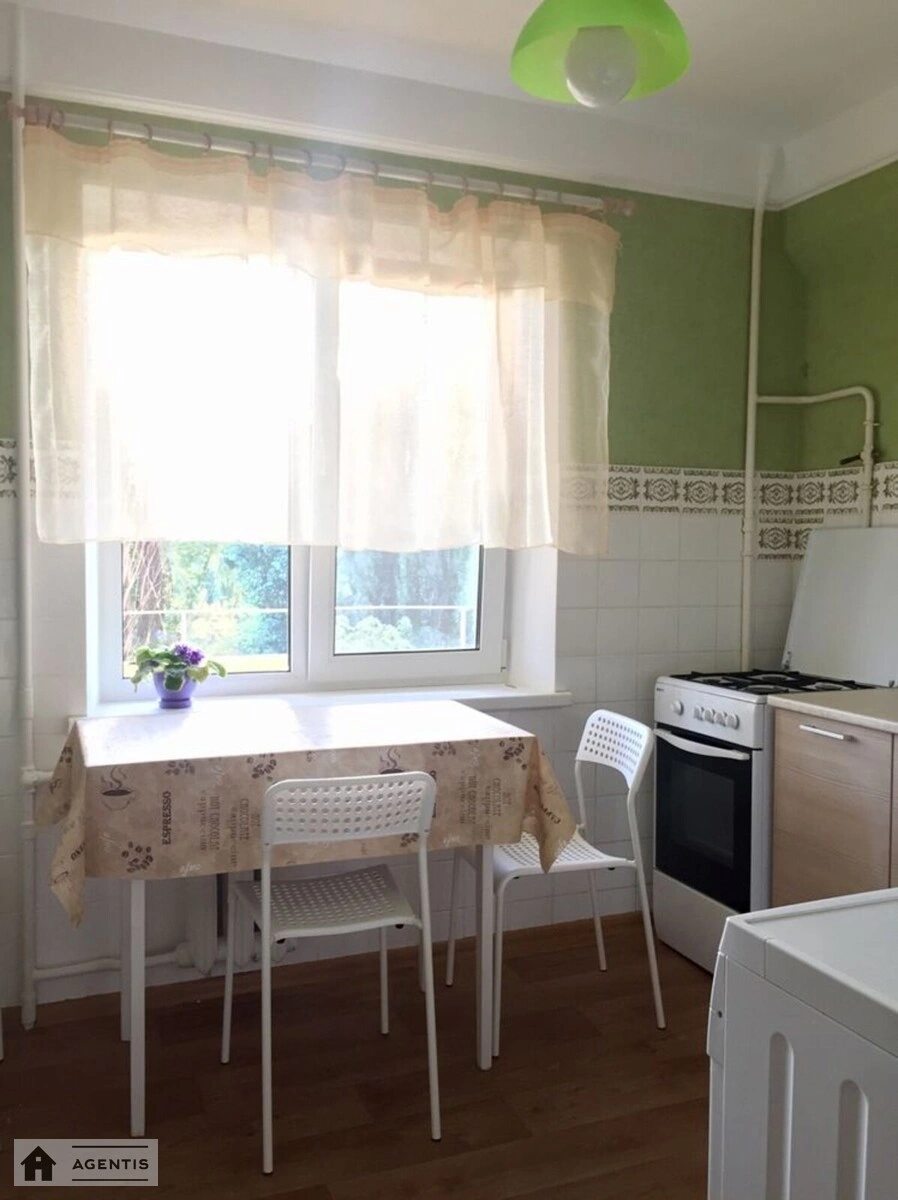 Apartment for rent 2 rooms, 50 m², 6th fl./9 floors. 12, Rusanivska Naberezhna 12, Kyiv. 