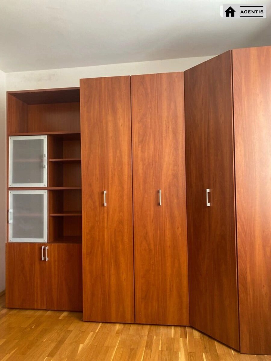 Сдам квартиру 3 комнаты, 74 m², 2 эт./15 этажей. 88, Антоновича вул. (Горького), Киев. 