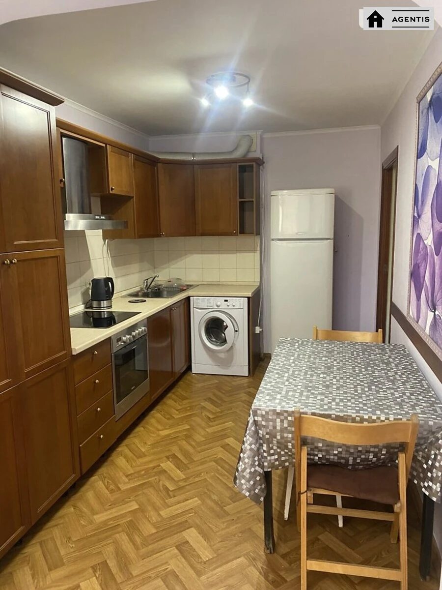 Сдам квартиру 3 комнаты, 74 m², 2 эт./15 этажей. 88, Антоновича вул. (Горького), Киев. 