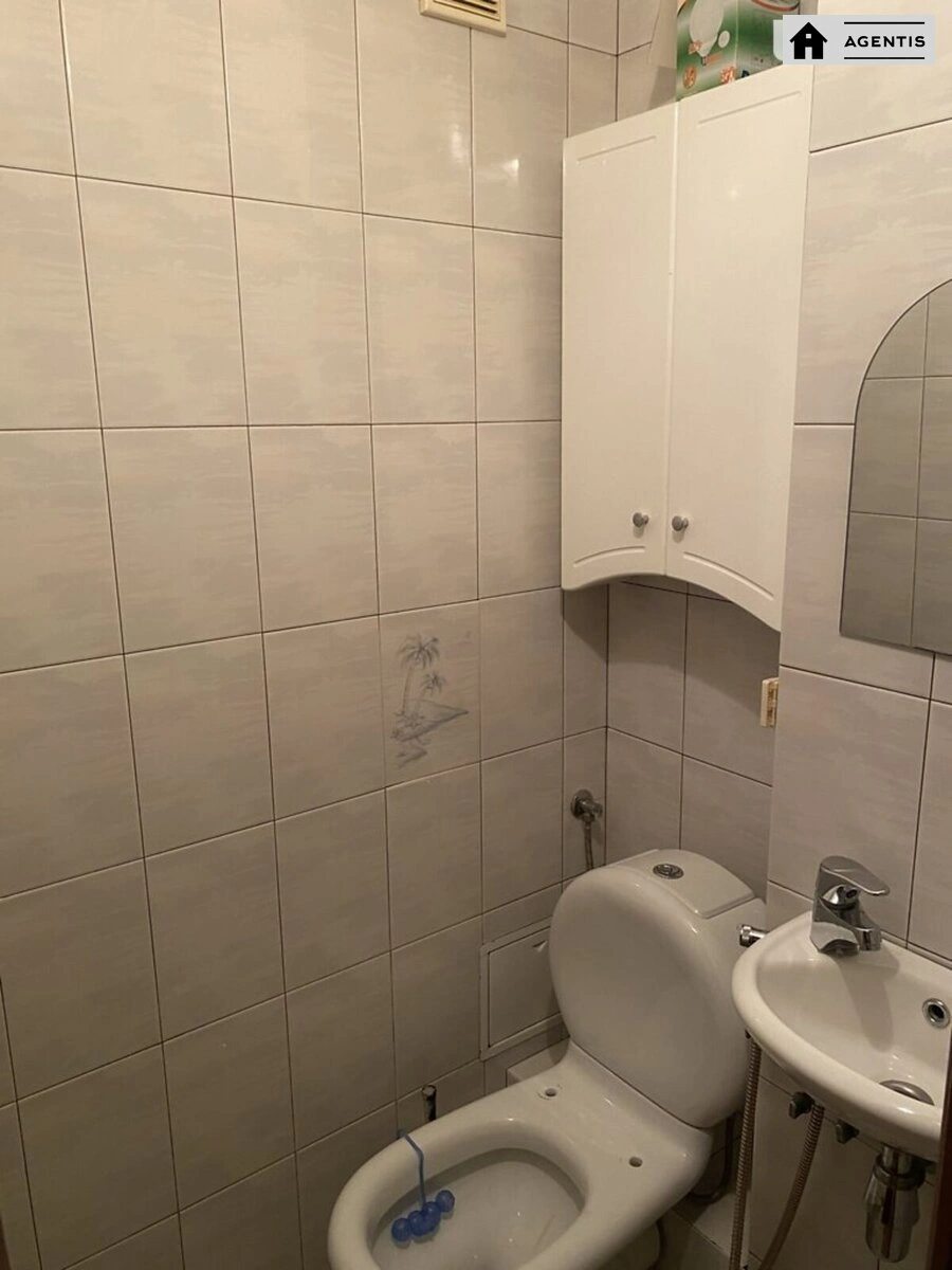 Сдам квартиру 3 комнаты, 74 m², 2 эт./15 этажей. 88, Антоновича вул. (Горького), Киев. 