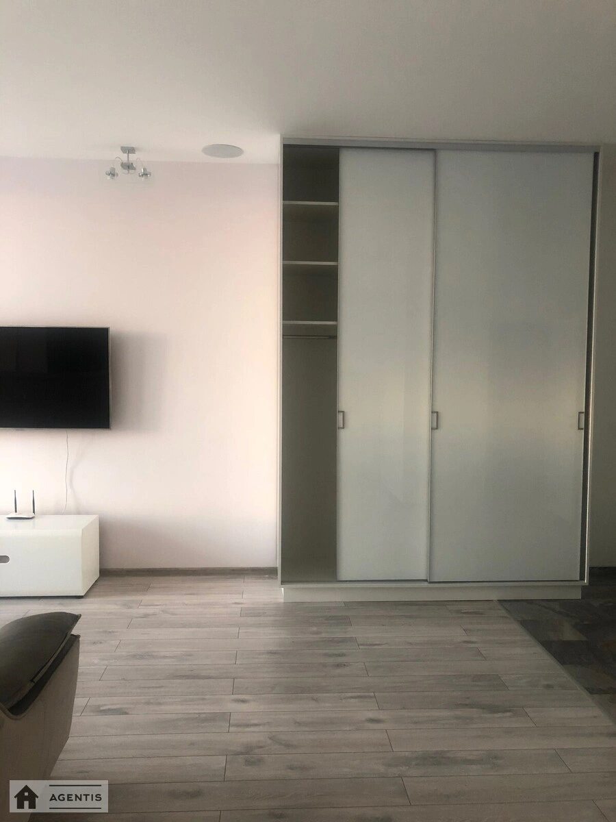 Сдам квартиру 1 комната, 65 m², 8 эт./23 этажа. Андрія Верхогляда вул. (Михайла Драгомірова), Киев. 