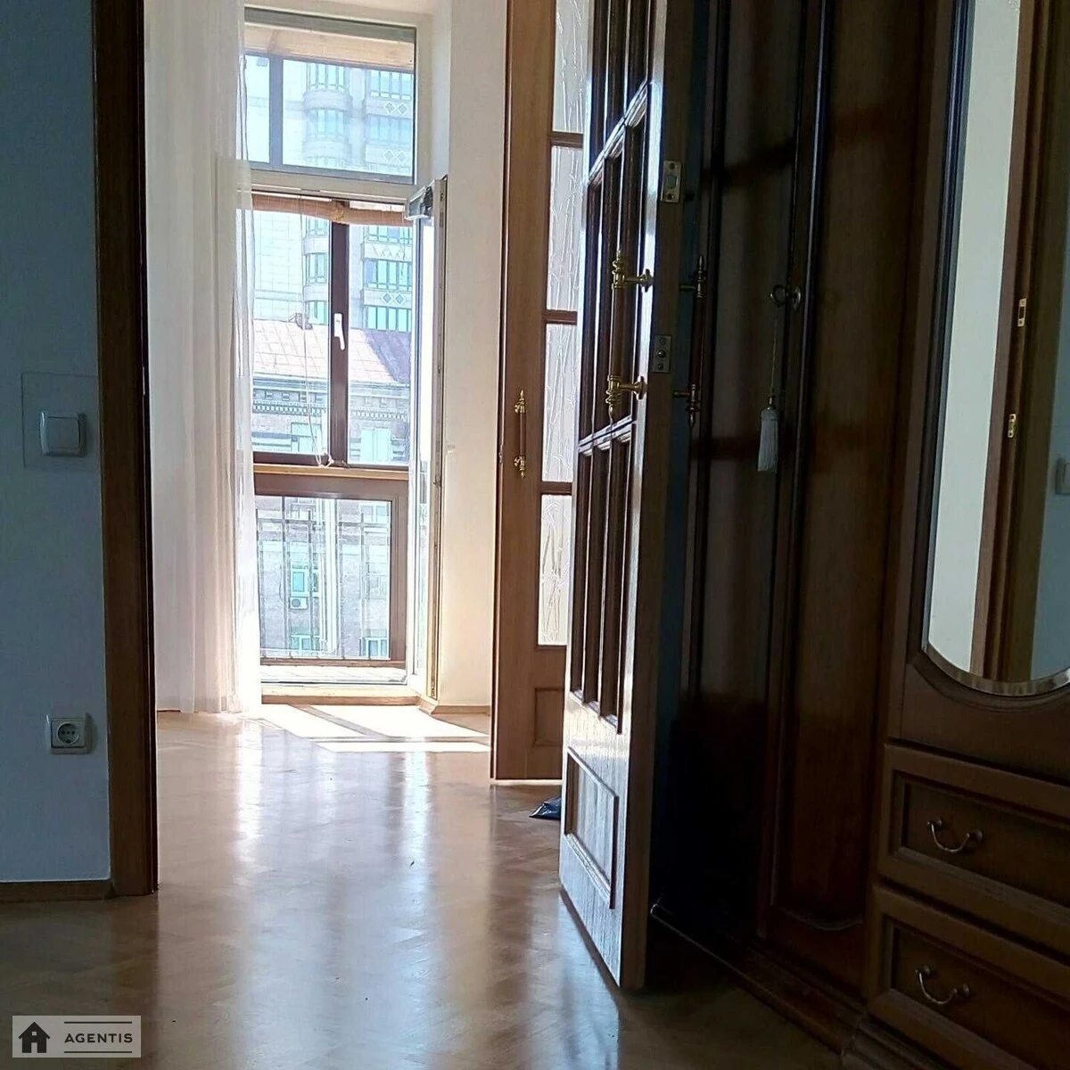 Apartment for rent 2 rooms, 70 m², 6th fl./6 floors. 3, Bankova 3, Kyiv. 