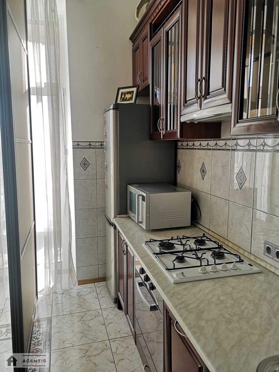 Apartment for rent 2 rooms, 70 m², 6th fl./6 floors. 3, Bankova 3, Kyiv. 