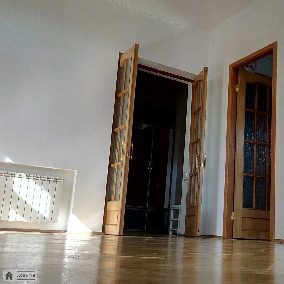 Apartment for rent 2 rooms, 70 m², 6th fl./6 floors. 3, Bankova 3, Kyiv. 