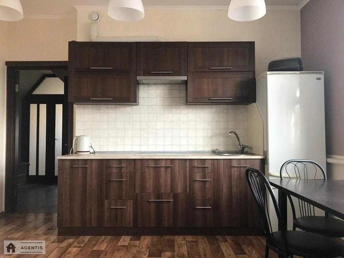 Здам квартиру 2 кімнати, 63 m², 3 пов./3 поверхи. 62, Садова 62, Київ. 