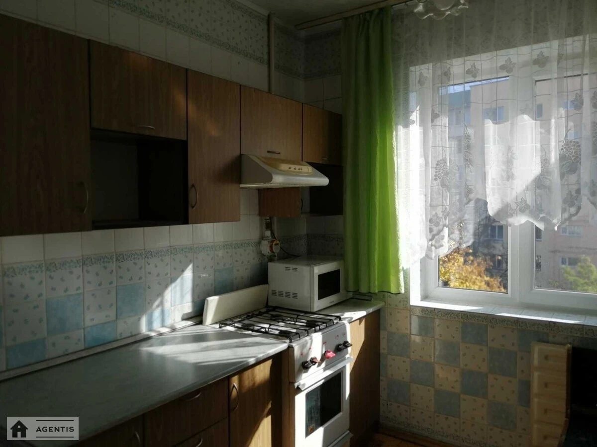 Сдам квартиру 2 комнаты, 52 m², 6 эт./9 этажей. 2, Героїв Маріуполя вул. (Маршала Якубовського), Киев. 