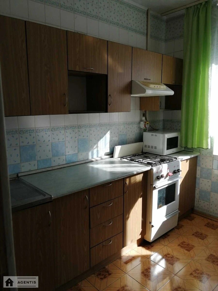 Сдам квартиру 2 комнаты, 52 m², 6 эт./9 этажей. 2, Героїв Маріуполя вул. (Маршала Якубовського), Киев. 