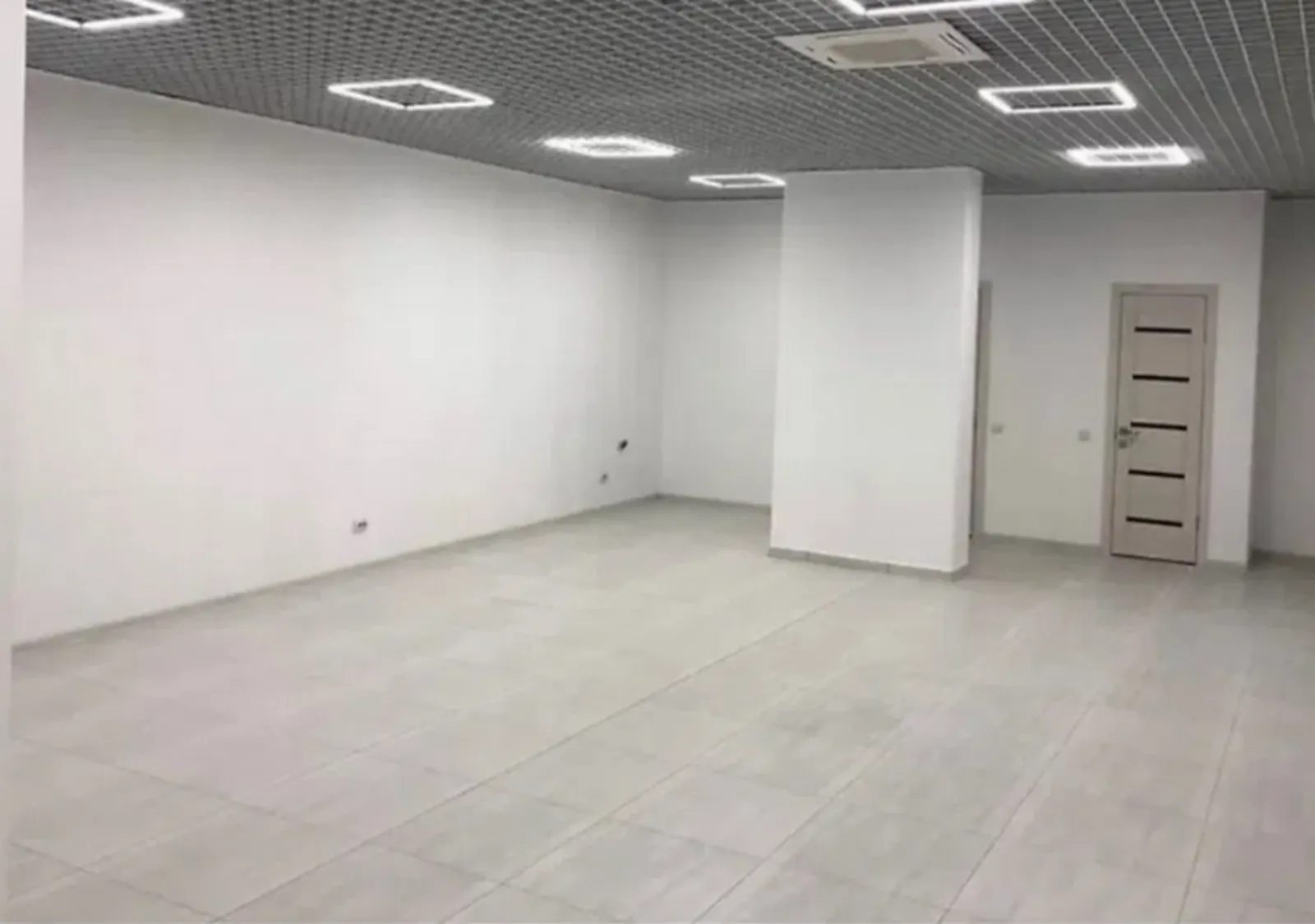 Продам нерухомість під комерцію 78 m², 3 пов./3 поверхи. Центр, Тернопіль. 