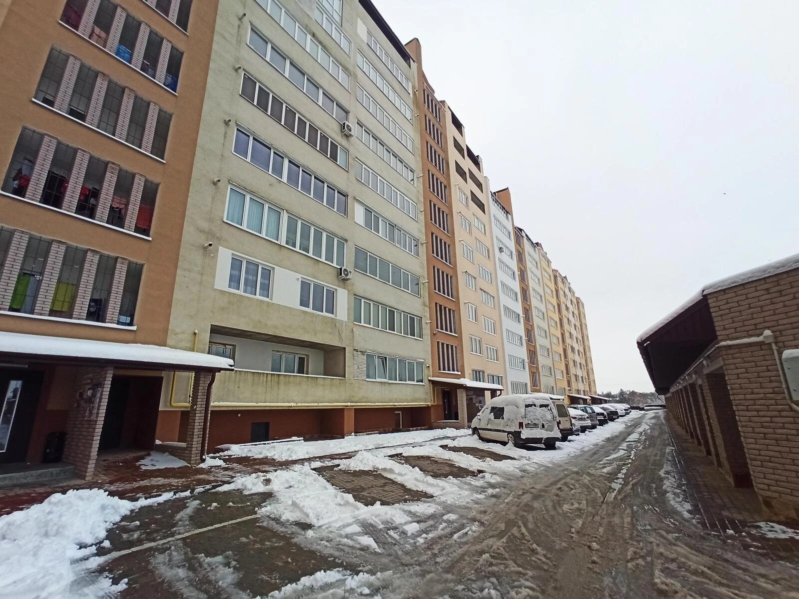 Apartments for sale. 3 rooms, 81 m², 2nd floor/10 floors. 3, Illyenka vul., Ternopil. 
